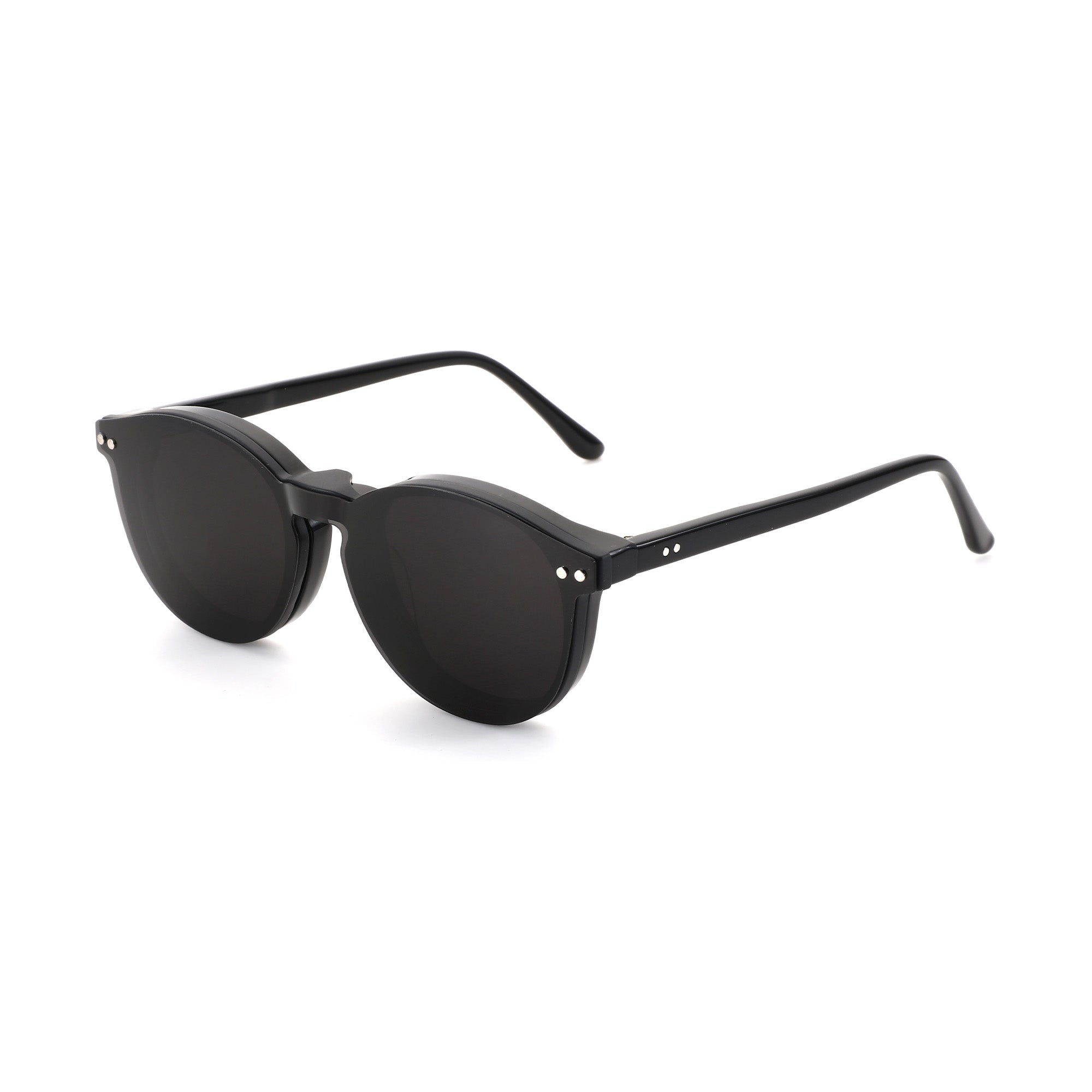 Zenottic Merry black acetate sunglasses with dark tinted lenses.